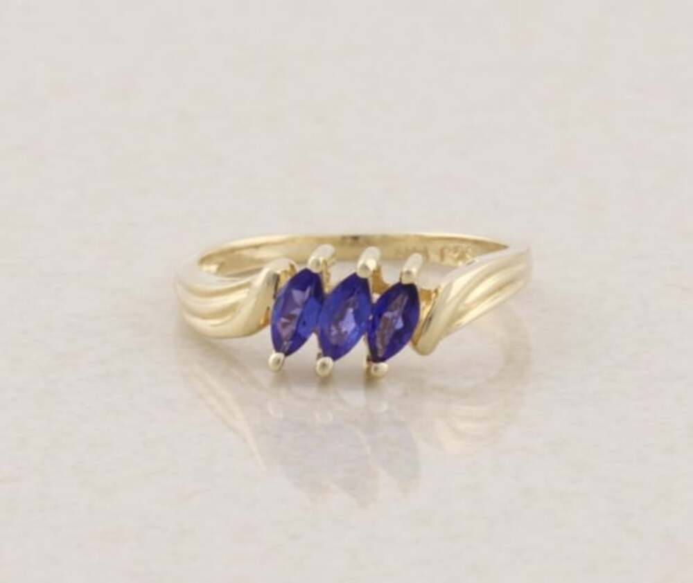 14k Yellow Gold Natural Purple Tanzanite Ring Size 5 1/4